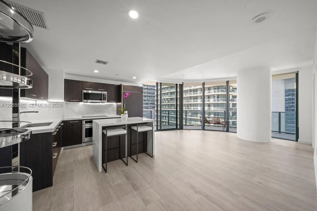 45 SW 9th St #2501, Miami: photo 1 of 28