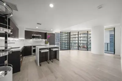 45 SW 9th St #2501, Miami: photo 1 of 28