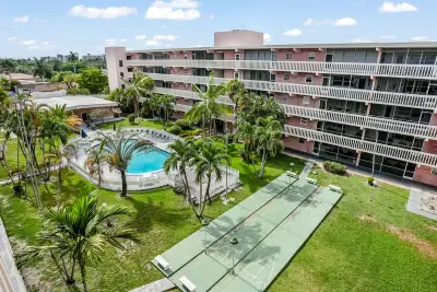 180 NE 12th Ave #15E, Hallandale Beach: photo 1 of 28