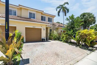 3227 NW 32nd Ter, Oakland Park: photo 1 of 25