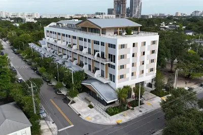 3335 Thomas Ave #211, Miami: photo 1 of 16