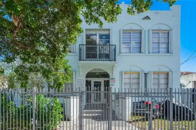 301 SW 10th Ave #2, Miami: photo 1 of 13