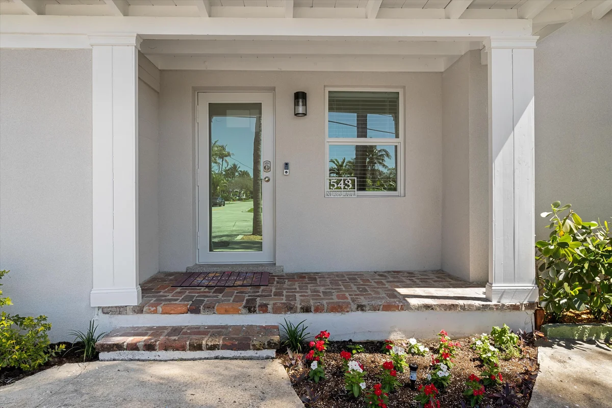 543 NE 3rd Ave, Delray Beach: photo 1 of 35