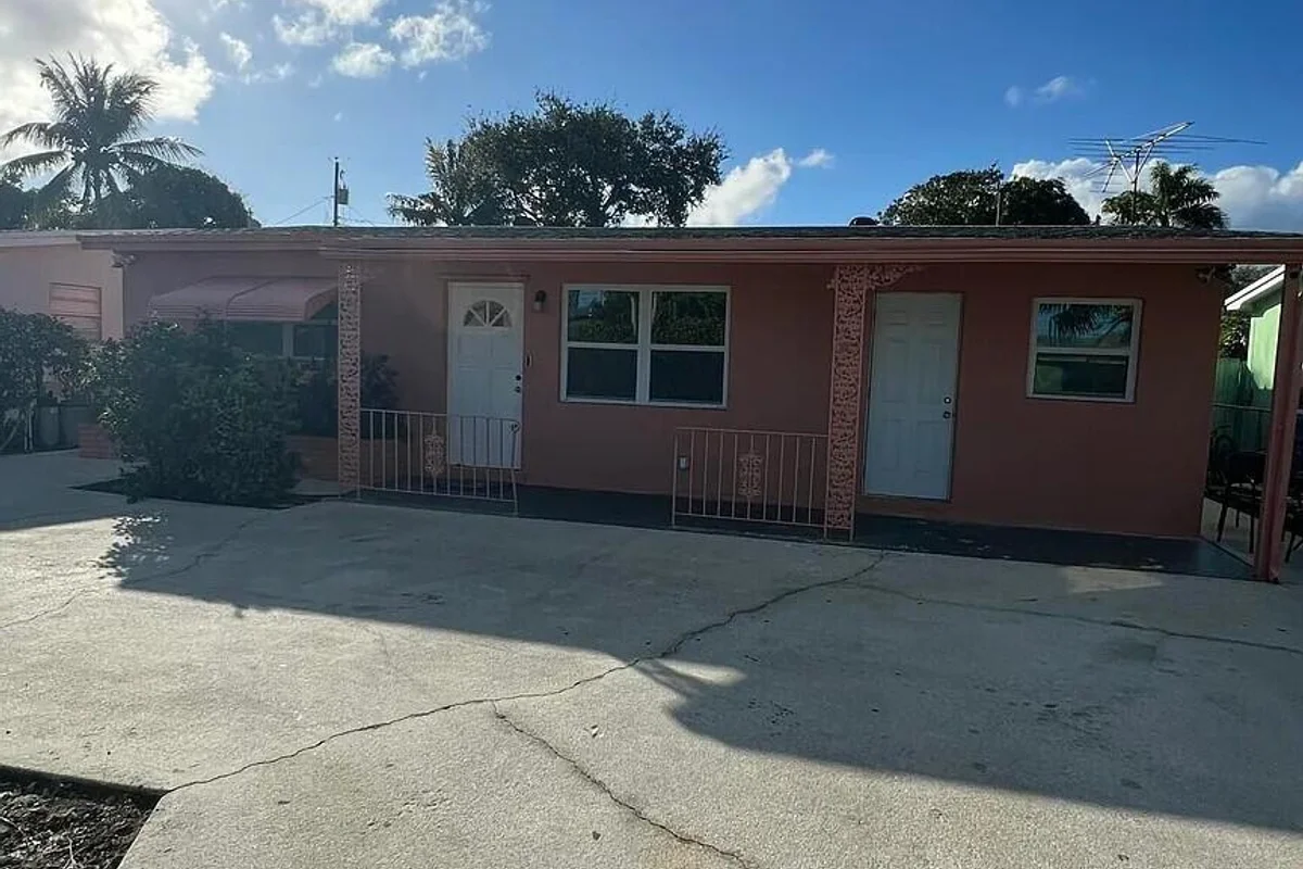 612 Minnesota St, Lantana: photo 1 of 14