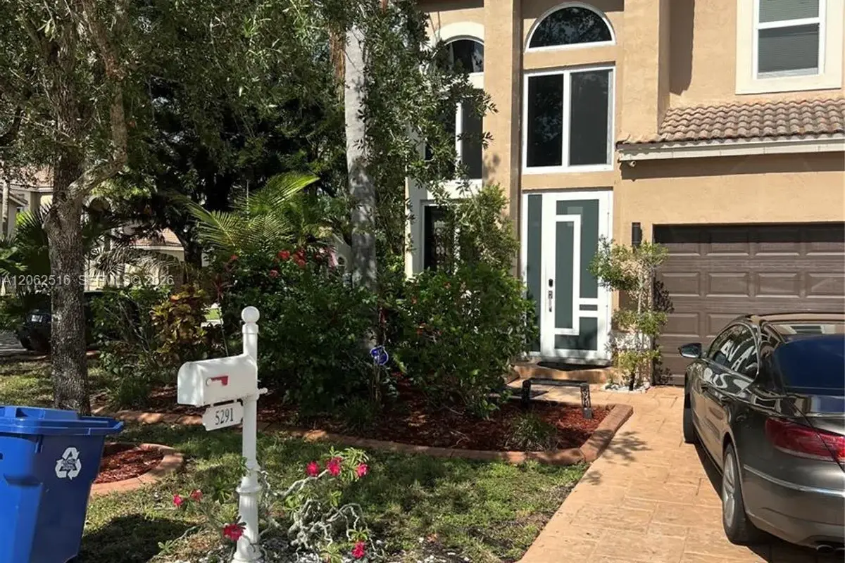 5291 NW 113th Ave, Coral Springs: photo 1 of 40