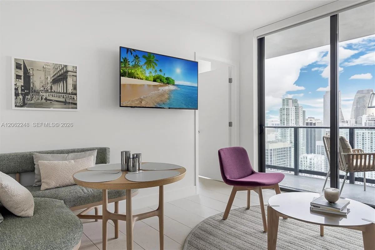 159 NE 6th St #3808, Miami: photo 1 of 59