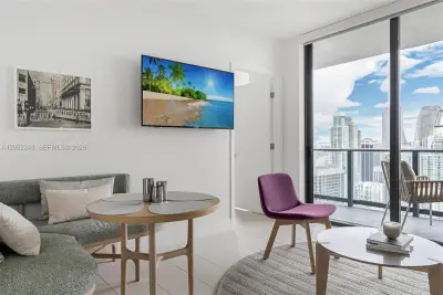 159 NE 6th St #3808, Miami: photo 1 of 59