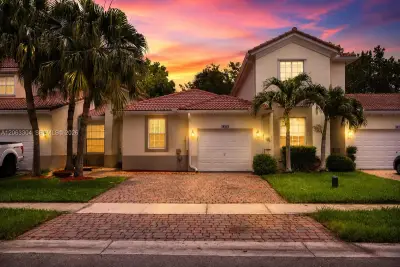18743 SW 27th St, Miramar: photo 1 of 32