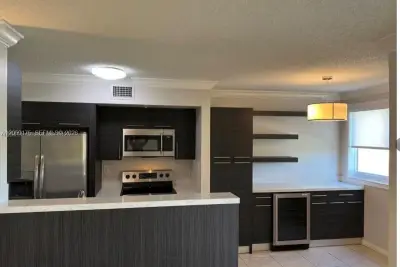 2600 S University Dr #114, Davie: photo 1 of 32