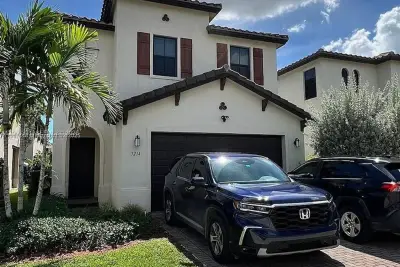 3214 W 97th St, Hialeah: photo 1 of 13