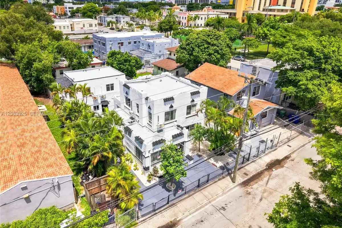 128 NW 9th Ave #2, Miami: photo 1 of 19