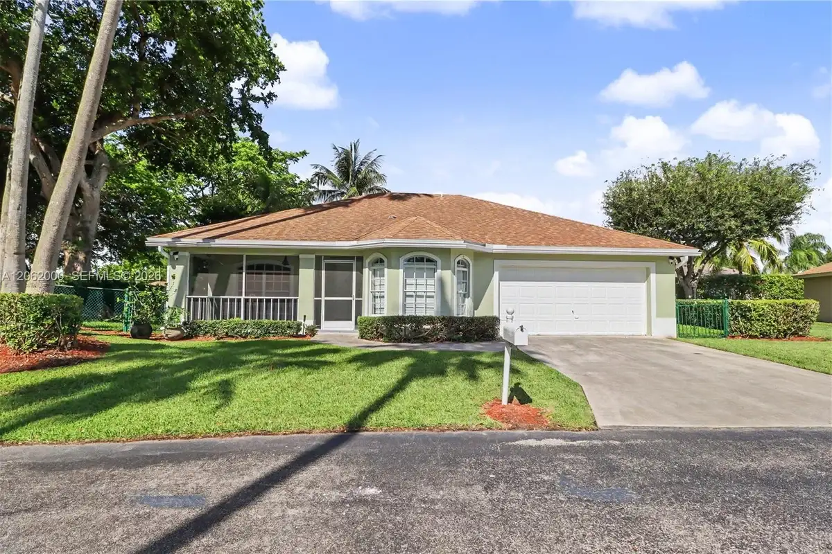 572 SE 18th Dr, Homestead: photo 1 of 33