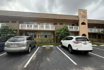 9081 Sunrise Lakes Blvd #105, Sunrise: photo 1 of 14