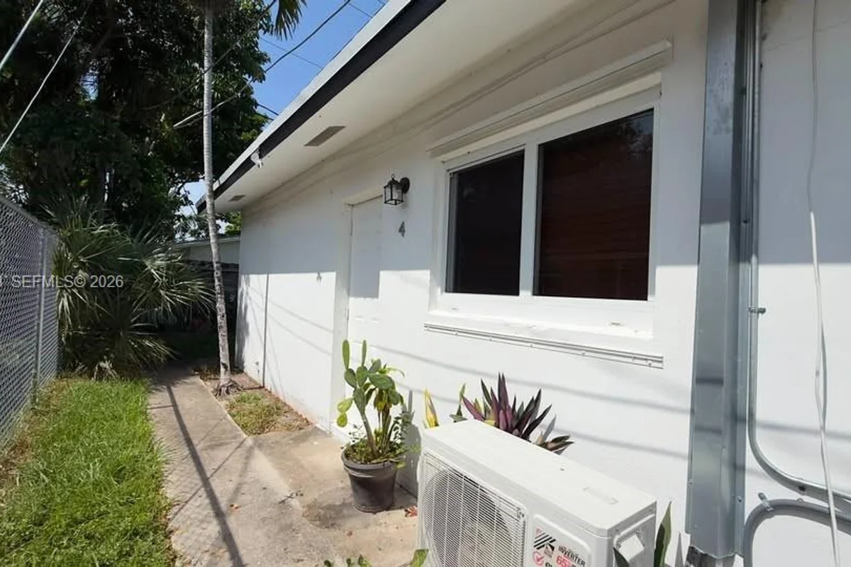 Home in Oakland Park: photo 1 of 6