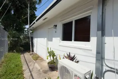 Home in Oakland Park: photo 1 of 6