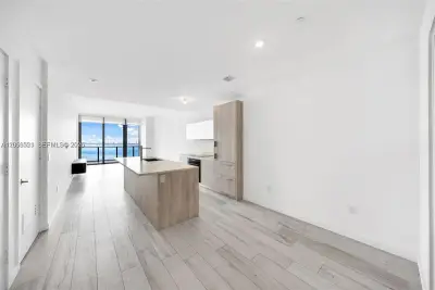 480 NE 31st St #2003, Miami: photo 1 of 21