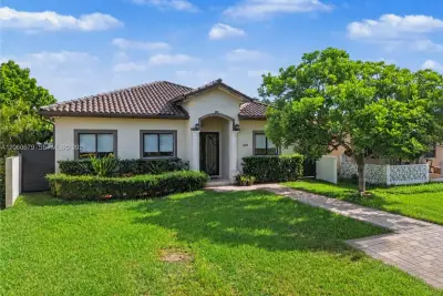5889 SW 17th St, Miami: photo 1 of 46