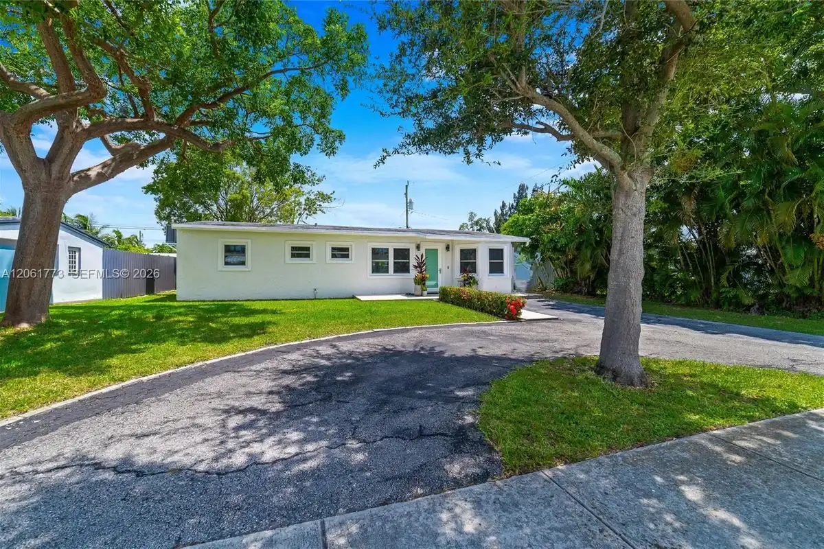 320 NE 59th Ct, Oakland Park: photo 1 of 34