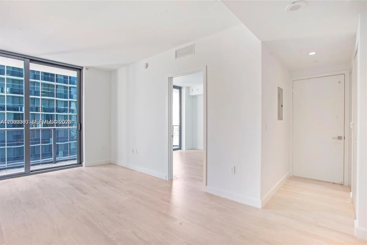 55 SW 9th St #1907, Miami: photo 1 of 24