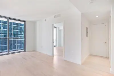 55 SW 9th St #1907, Miami: photo 1 of 24