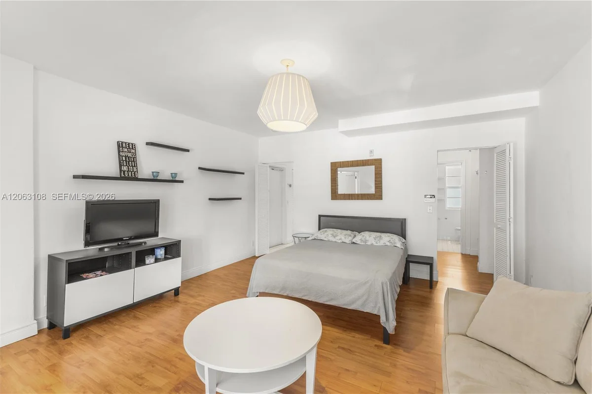 1241 14th St #9, Miami Beach: photo 1 of 19