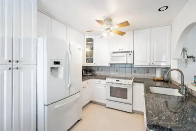 7633 Tahiti Ln #204, Lake Worth: photo 1 of 11