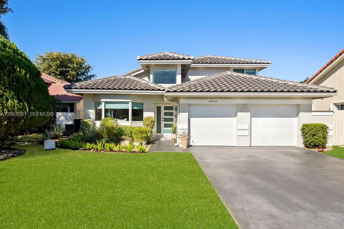 18146 NW 61st Pl, Hialeah: photo 1 of 33