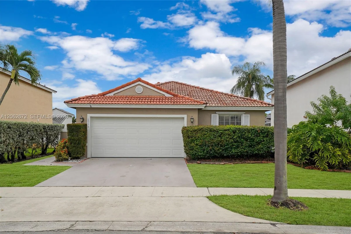 18946 NW 10th St, Pembroke Pines: photo 1 of 34