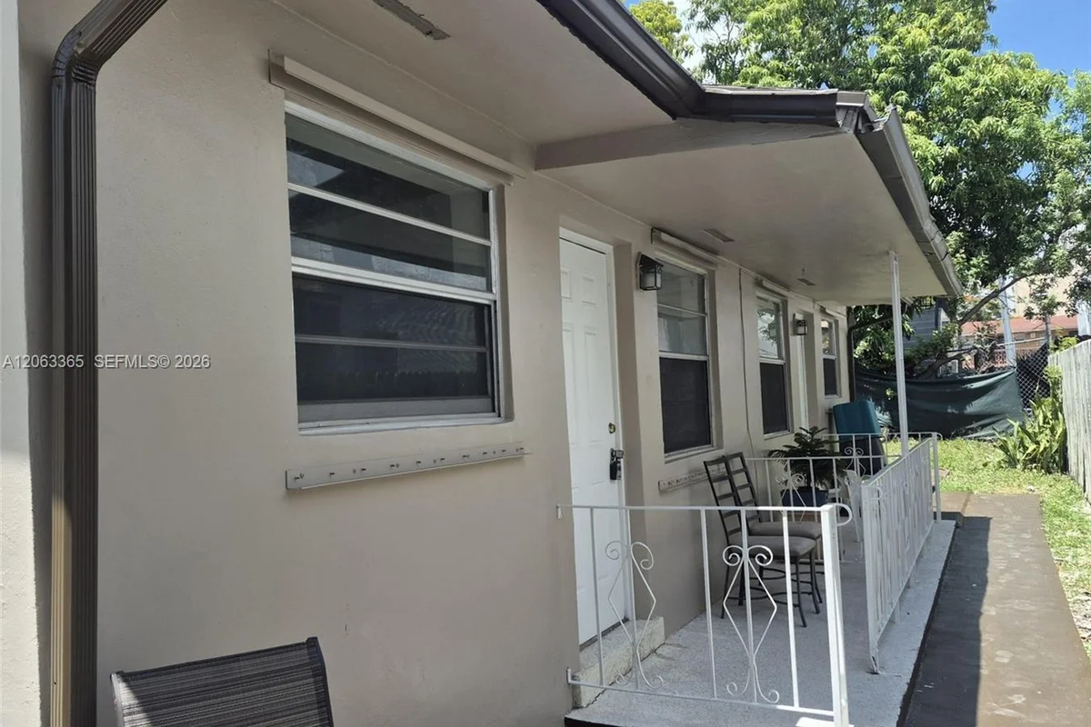 1715 SW 4th St #1717, Miami: photo 1 of 16