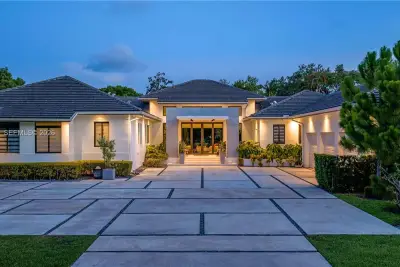 7830 SW 117th St, Pinecrest: photo 1 of 33