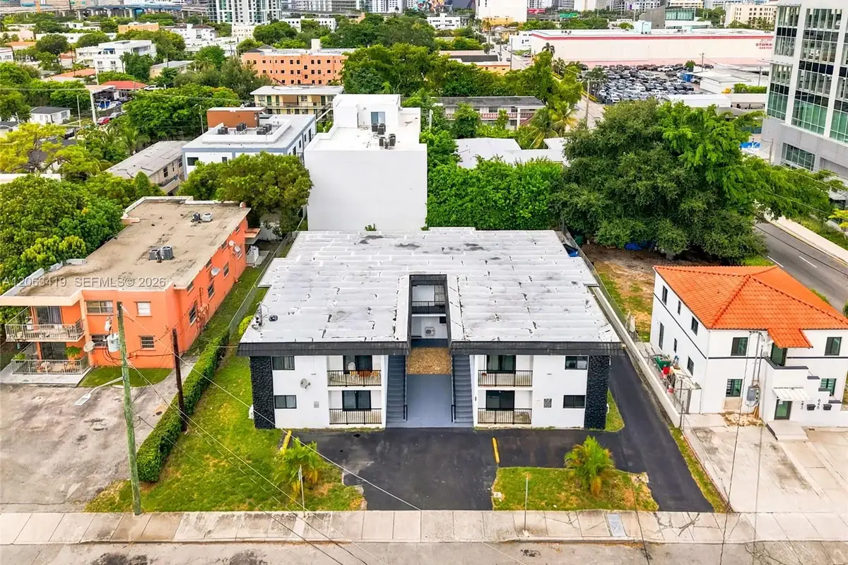 635 SW 7th Ct #9, Miami: photo 1 of 30