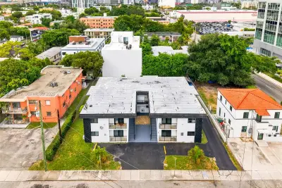 635 SW 7th Ct #9, Miami: photo 1 of 30