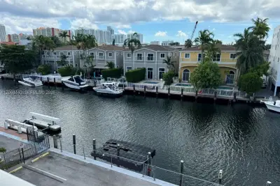 3868 NE 169th St #402, North Miami Beach: photo 1 of 10