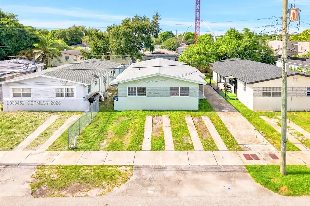 1172 NW 64th St, Miami: photo 1 of 26