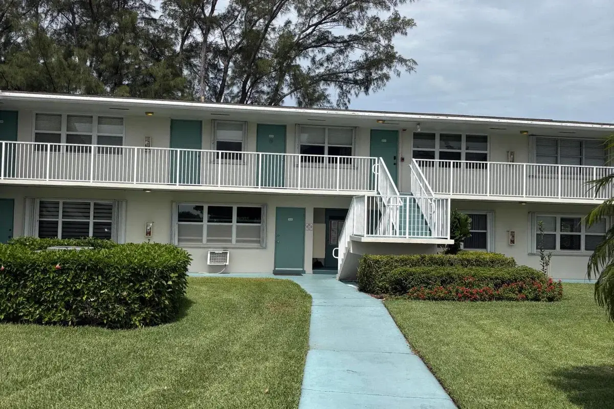 240 Horizons W #208, Boynton Beach: photo 1 of 15