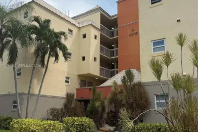 8205 Lake Dr #306, Doral: photo 1 of 37