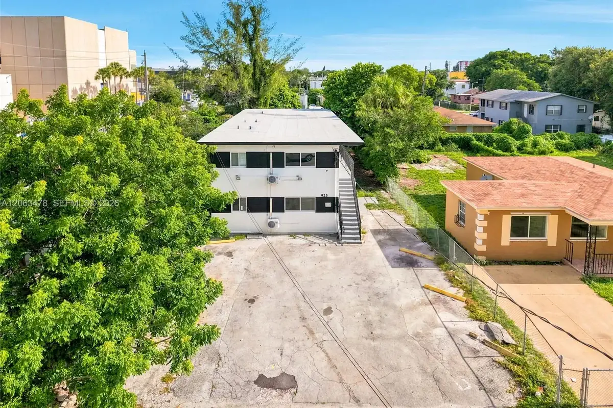 925 NW 69th St #2, Miami: photo 1 of 25