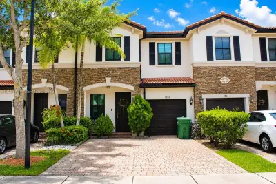 4261 SW 164th Ct, Miami: photo 1 of 27