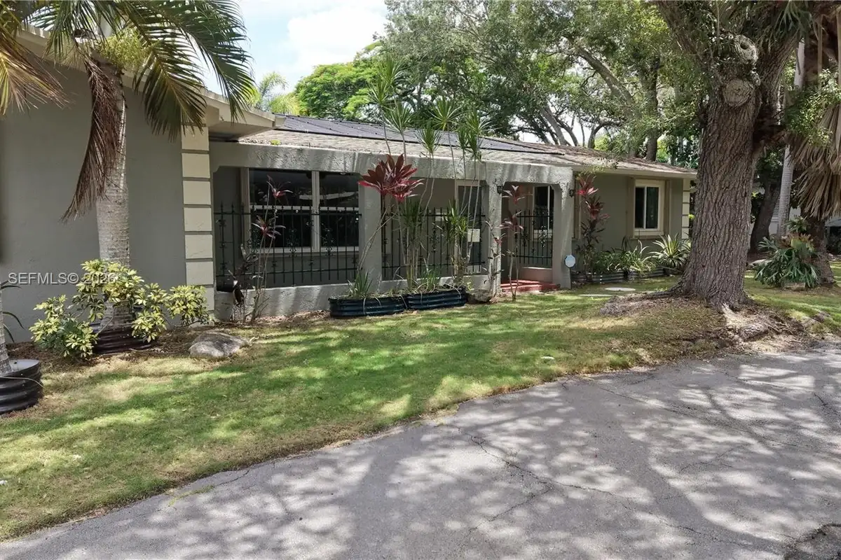 8331 SW 156th St, Palmetto Bay: photo 1 of 28