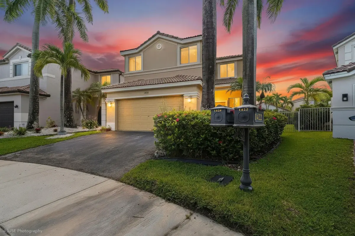 1428 Canary Island Dr, Weston: photo 1 of 16