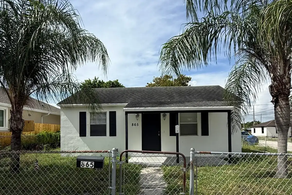 865 W 3rd St, Riviera Beach: photo 1 of 11