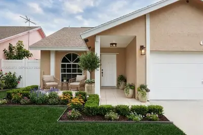 7927 NW 50th St, Lauderhill: photo 1 of 50