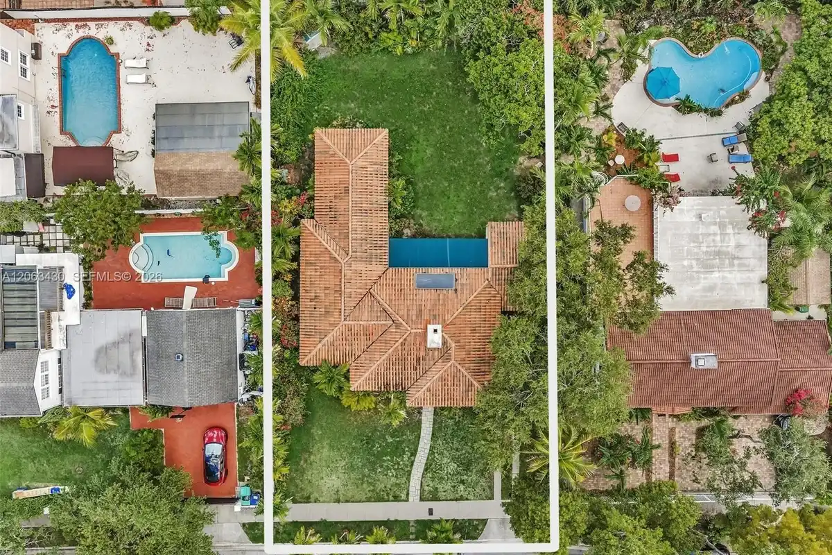 1228 SW 17th St, Miami: photo 1 of 64