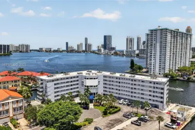 4000 NE 170th St #606, North Miami Beach: photo 1 of 41