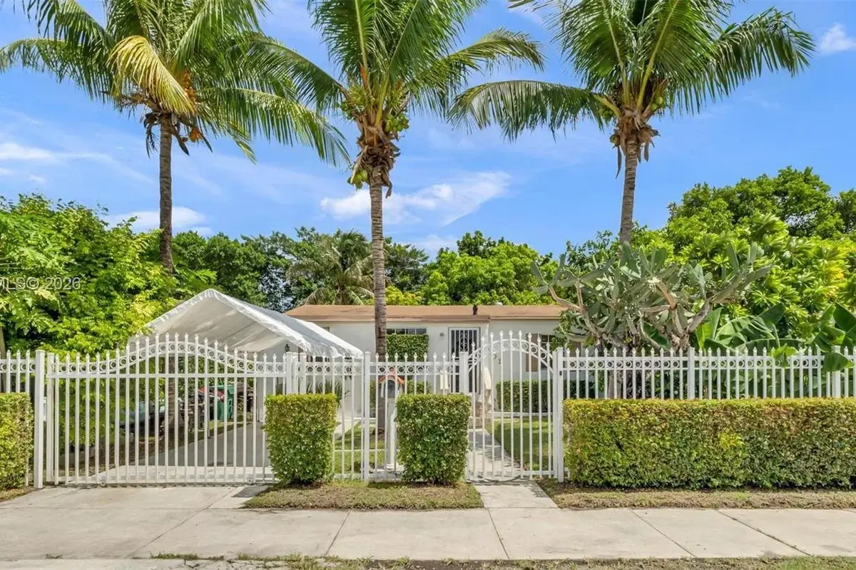 2001 NW 51st St, Miami: photo 1 of 38