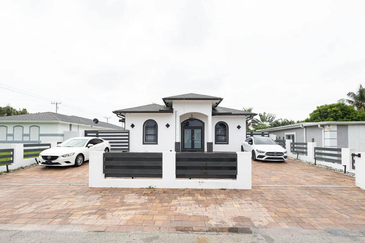 725 Mercury St, West Palm Beach: photo 1 of 35