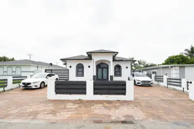 725 Mercury St, West Palm Beach: photo 1 of 35