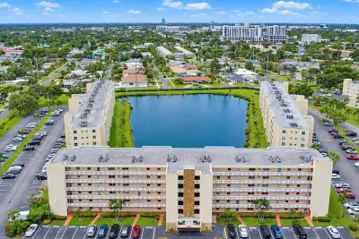 321 SE 3rd St #302, Dania Beach: photo 1 of 20
