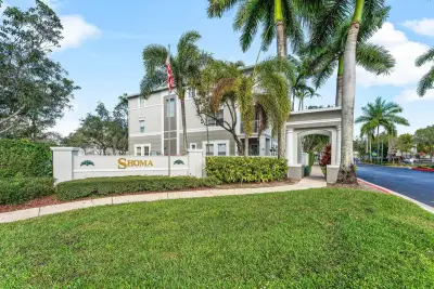 1012 Shoma Dr, Royal Palm Beach: photo 1 of 29