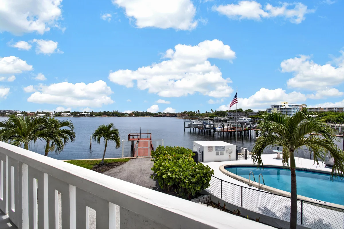 231 E Lantana Rd #204, Lantana: photo 1 of 31